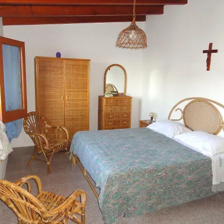 Casaeolia_blues House Canneto (Lipari)